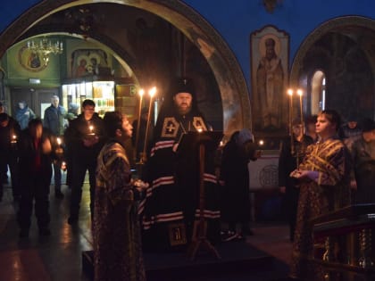 Во вторник первой седмицы Великого поста Преосвященный Владыка совершил чтение Великого покаянного канона в Богородице-Рождественском храме в Черногорске