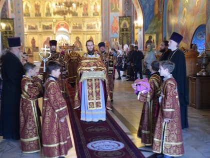 В день праздника Воздвижения Честного и Животворящего Креста Господня Правящий архиерей совершил Божественную Литургию в Спасо-Преображенском кафедральном соборе