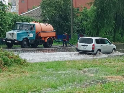 СГК направило технику на помощь в откачке луж в Абакане