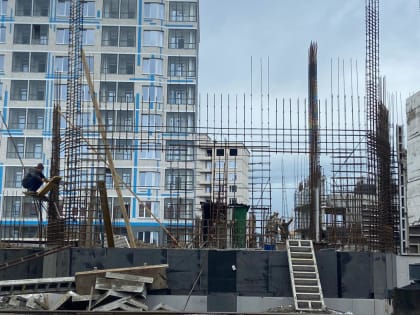 В быстроразвивающемся микрорайоне Абакана продолжается строительство детской поликлиники