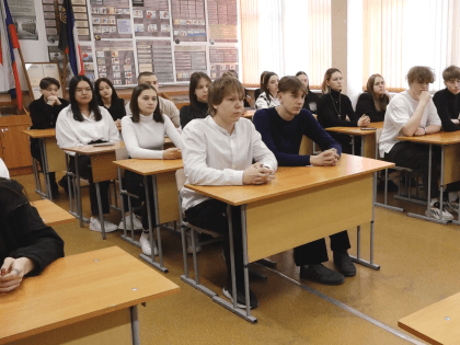 Про День местного самоуправления ученикам 24 школы Абакана рассказала Елена Крикьянц