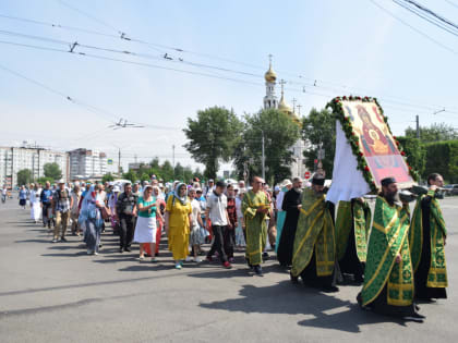 В День Святого Духа вокруг столицы Хакасии совершен традиционный крестный ход с иконой Божией Матери «Неупиваемая Чаша»