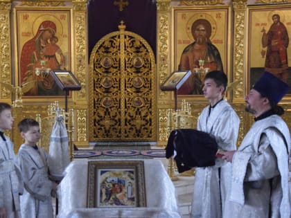 Архиерейское служение в Лазареву субботу