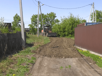 К грейдированию улиц в разъезде «Подсиний» приступили коммунальщики Абакана