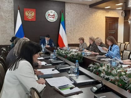 В Хакасии состоялось заседание организационного комитета по проведению в республике Года педагога и наставника