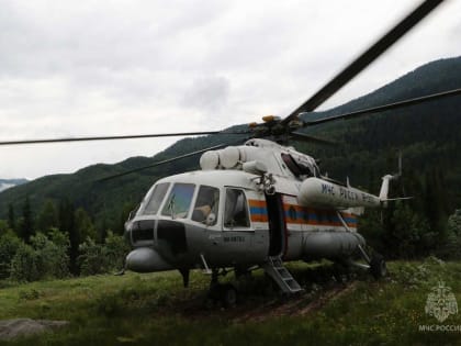 Серьезно заболевшую женщину эвакуировали из труднодоступной местности Хакасии