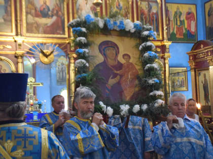 В день праздника Смоленской иконы Божией Матери в Черногорске состоялся крестный ход