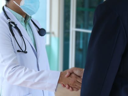 Задача со всеми известными: «Дай медику сильную зарплату и верни его в Хакасию!»