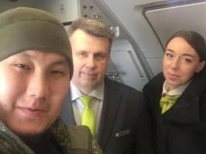 Боец СВО из Тувы помог пассажиру авиарейса Абакан-Москва, которому стало плохо