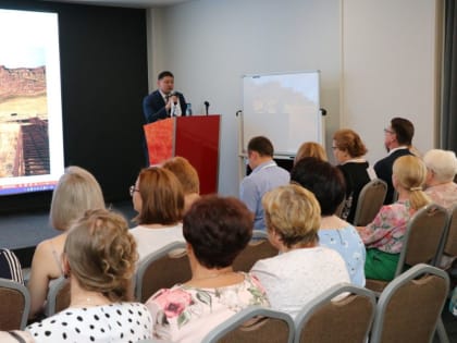 Михаил Побызаков и Олег Ананьевский открыли юбилейную научно-практическую конференцию «Службе СПИД в Хакасии 30 лет»