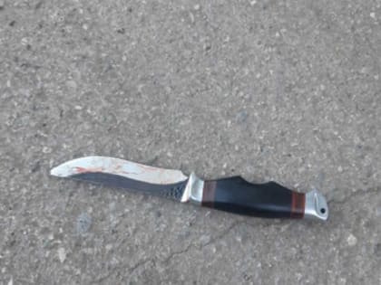 Студент из Тывы вонзил нож в случайного знакомого из Хакасии