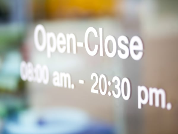 Чем важно использовать таблички с режимом работы