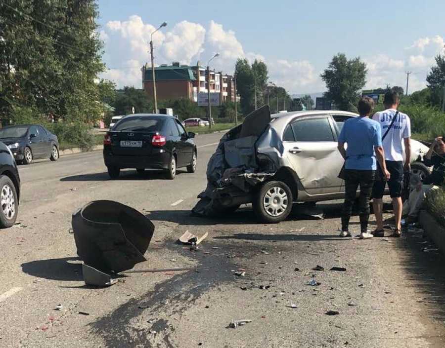 Что произошло в абакане сегодня. Авария в Хакасии сегодня в Абакане. Авария на Аскизской в Абакане вчера.