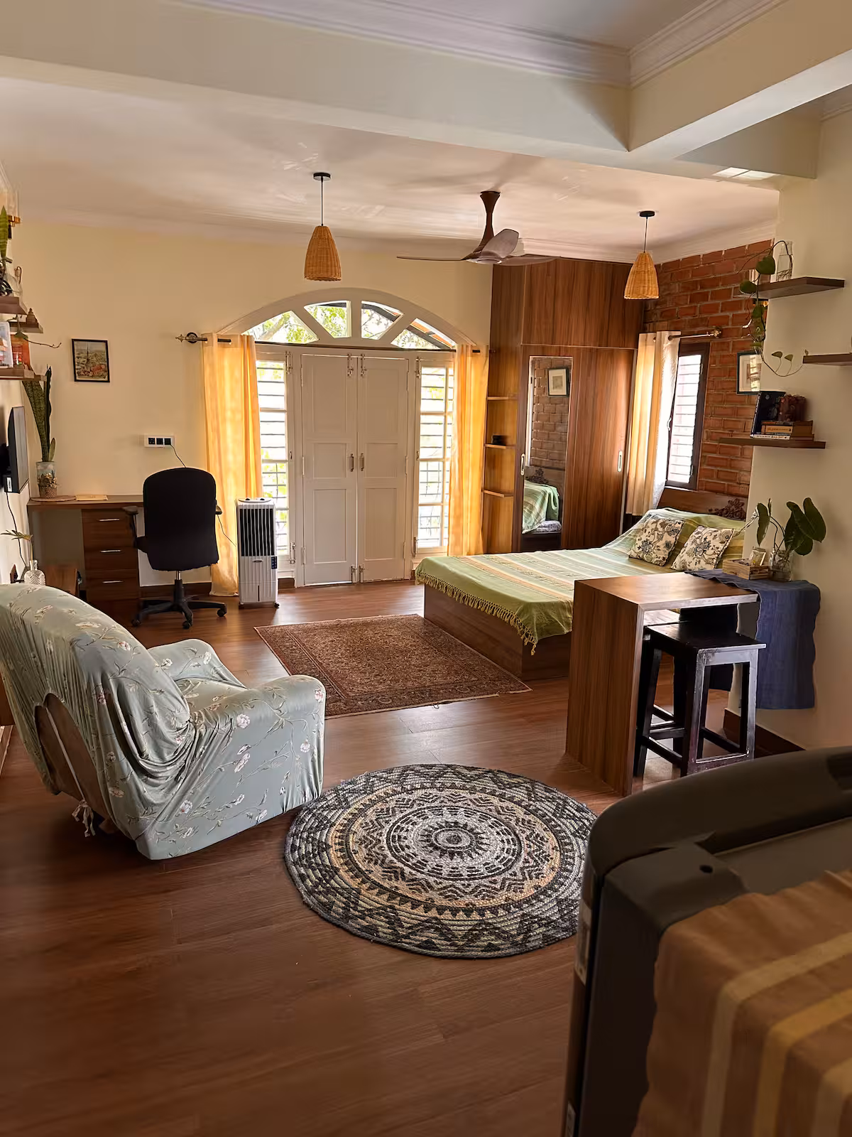 RoyalCrest Heritage Inn