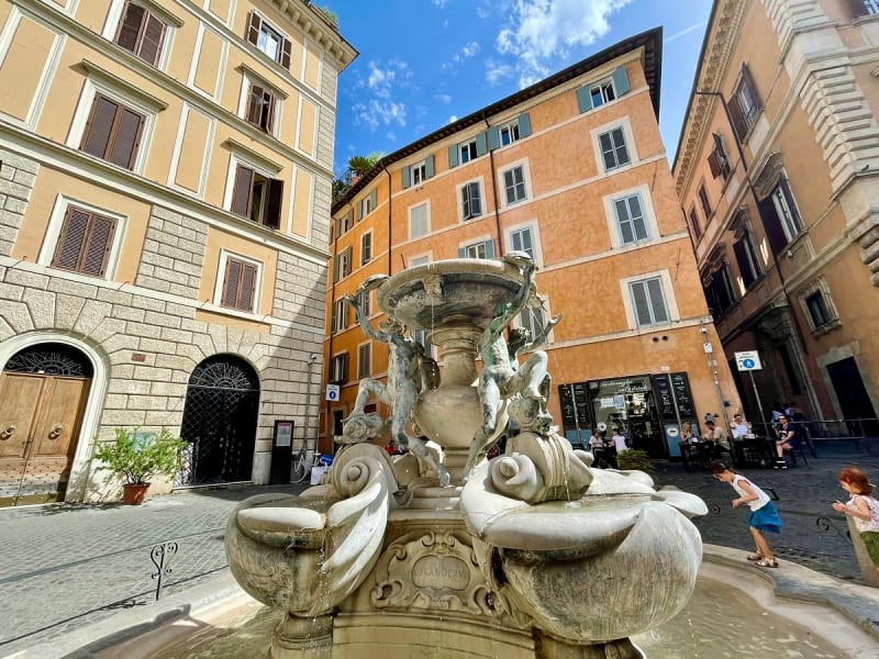 Piazza Mattei 2