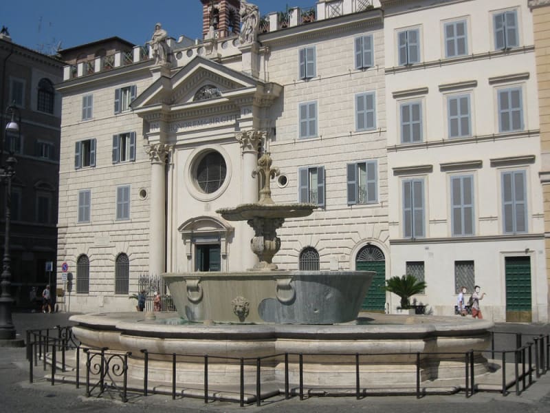 Piazza Farnese 2