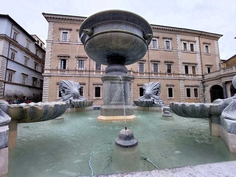 Fontana di Santa Maria in Trastevere 3