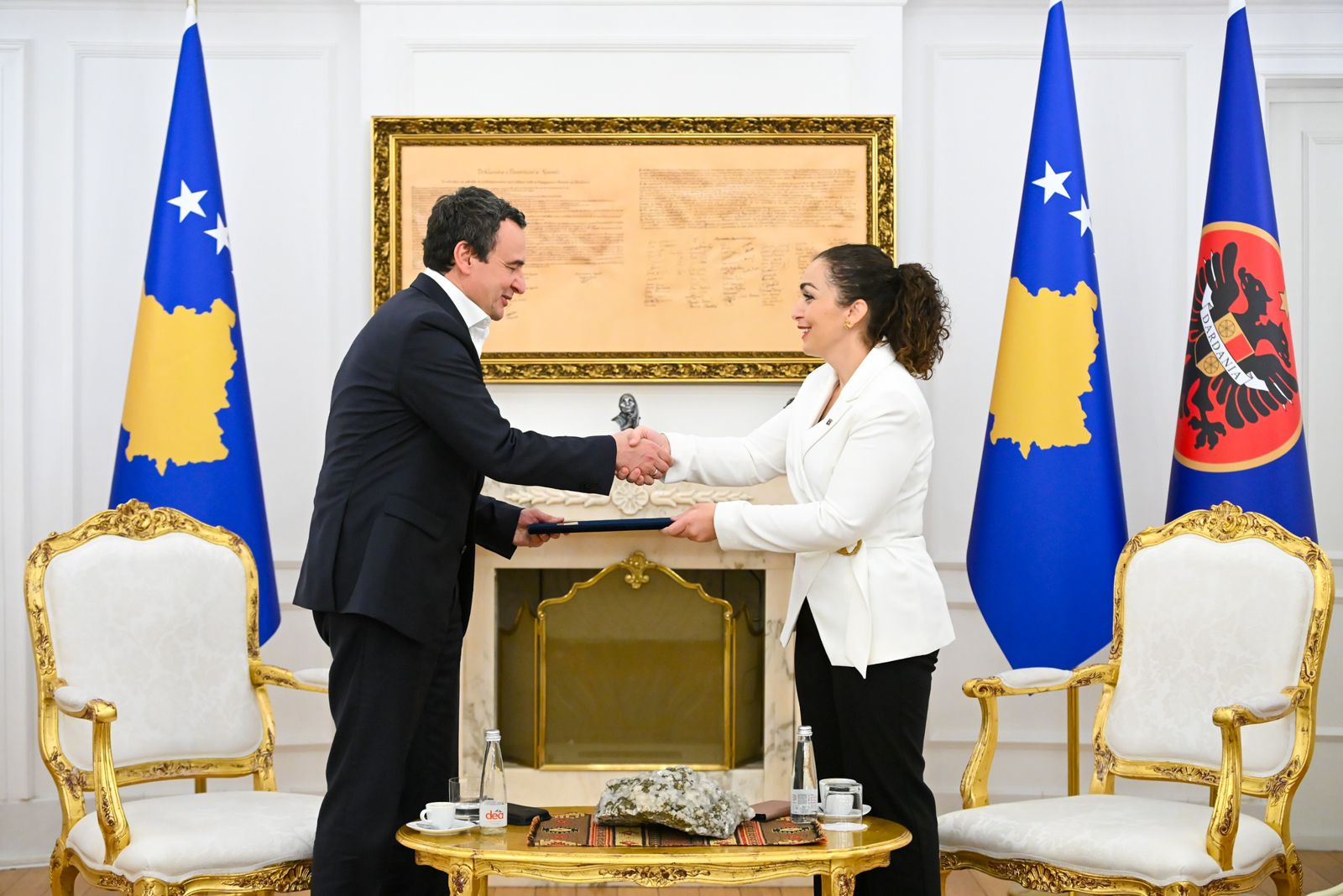 Arrihet marrëveshja finale: Vetëvendosje konfirmon mbështetjen për Vjosa Osmanin presidente