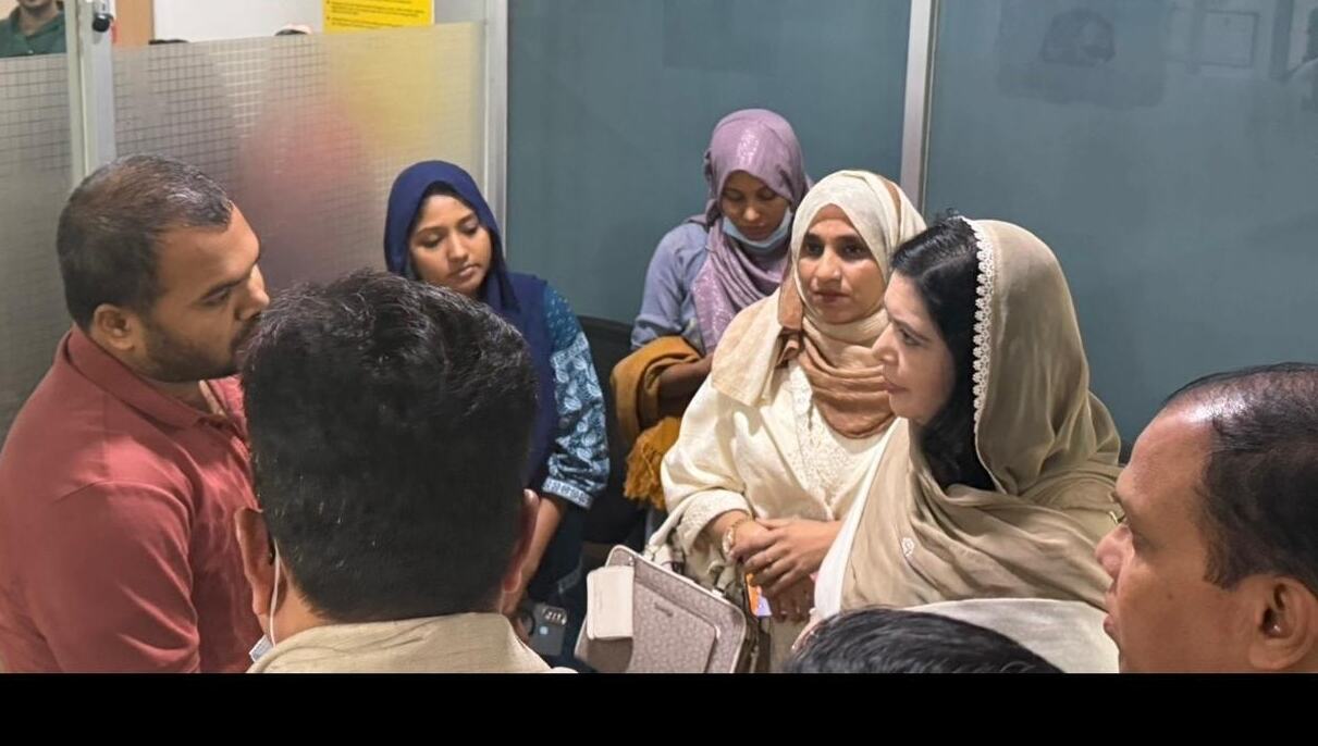 ইনকিলাব মঞ্চের আহ্বায়ক গুলিবিদ্ধ হাদি’র পরিবারের পাশে ডা. জুবাইদা রহমান