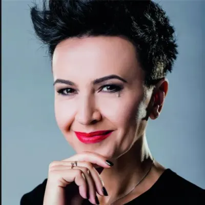 Amira  Medunjanin