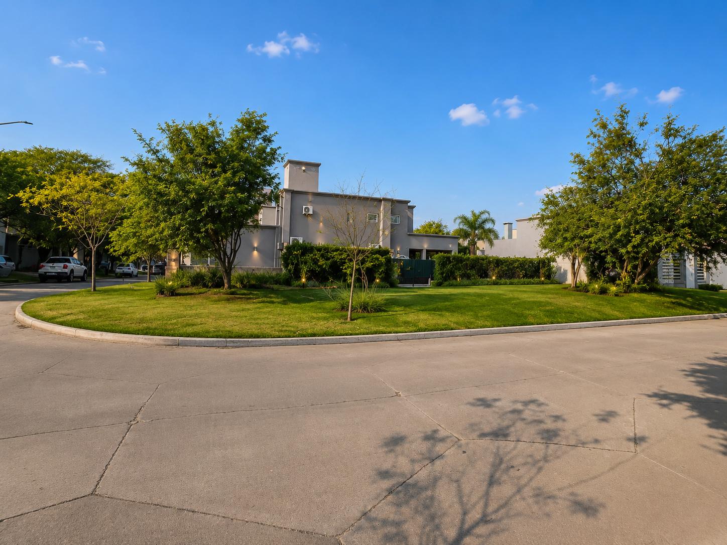 Lote en esquina de 360 m² en Los Aromas, Valle Escondido
