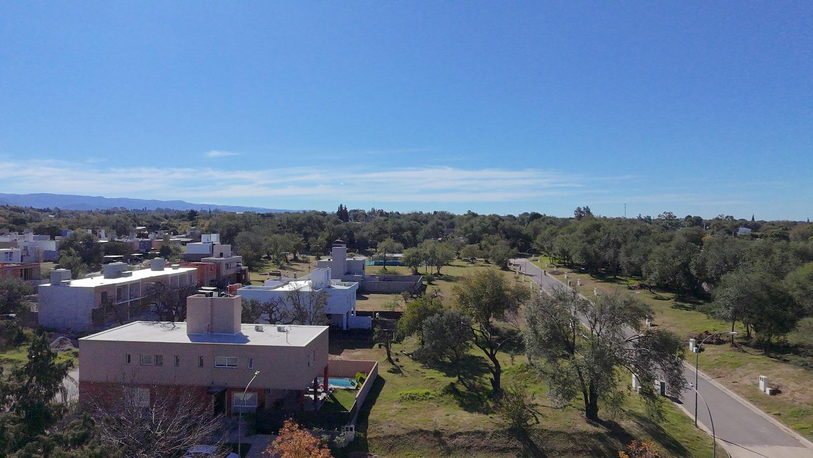 Lote de 360 m² apto dúplex en barrio La Catalina, Villa Rivera Indarte