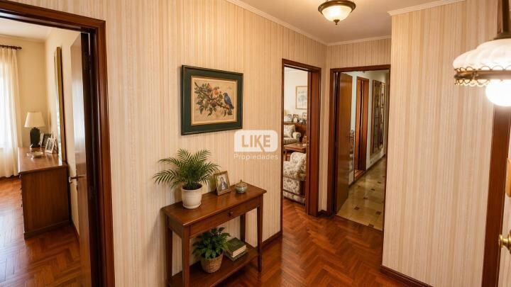 Casa chalet en Argüello con pileta y patio parquizado
