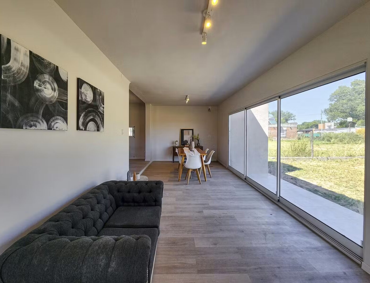 Casa de 2 dormitorios reciclada con pileta y quincho en Funes