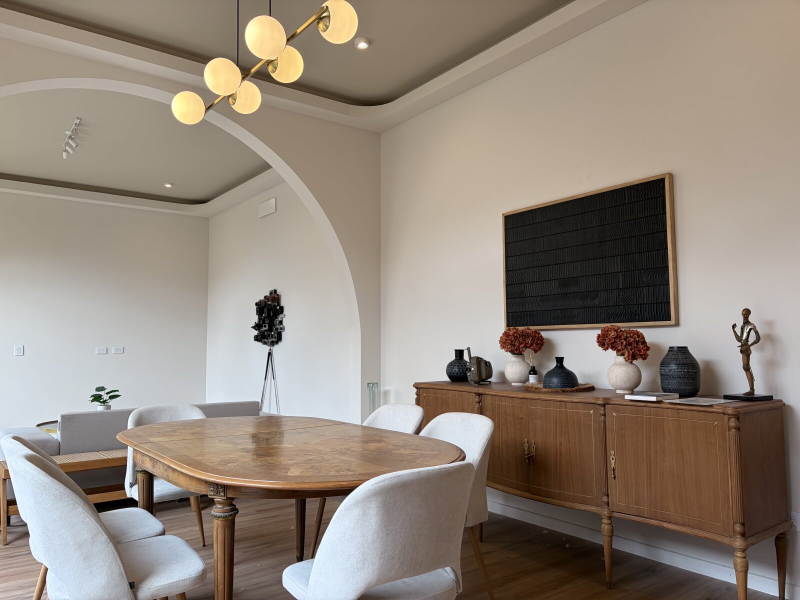 Casa de diseño moderno en venta, 4 dormitorios, Barrio Lourdes, con cochera