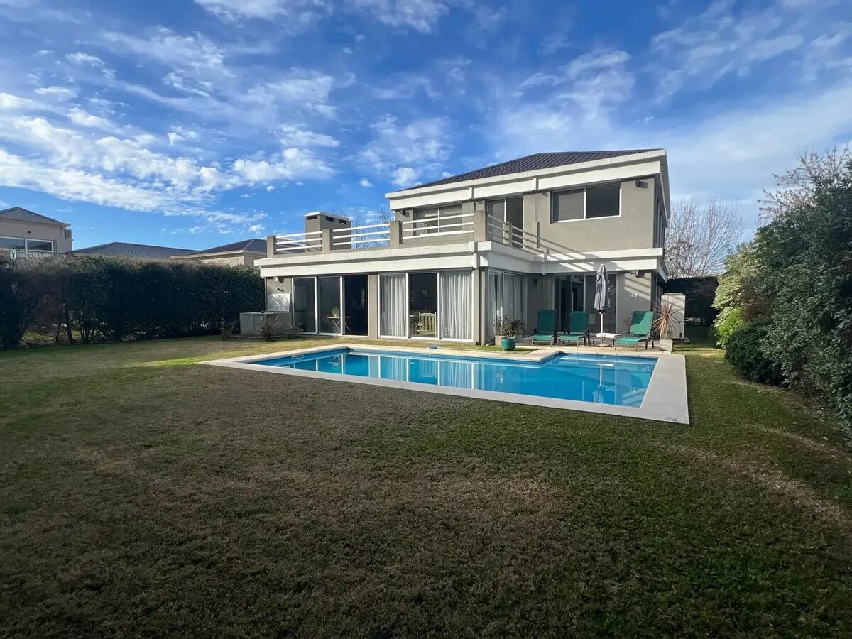 Casa en venta de 4 dormitorios con pileta en Los Jazmines, Pilar del Este, Pilar