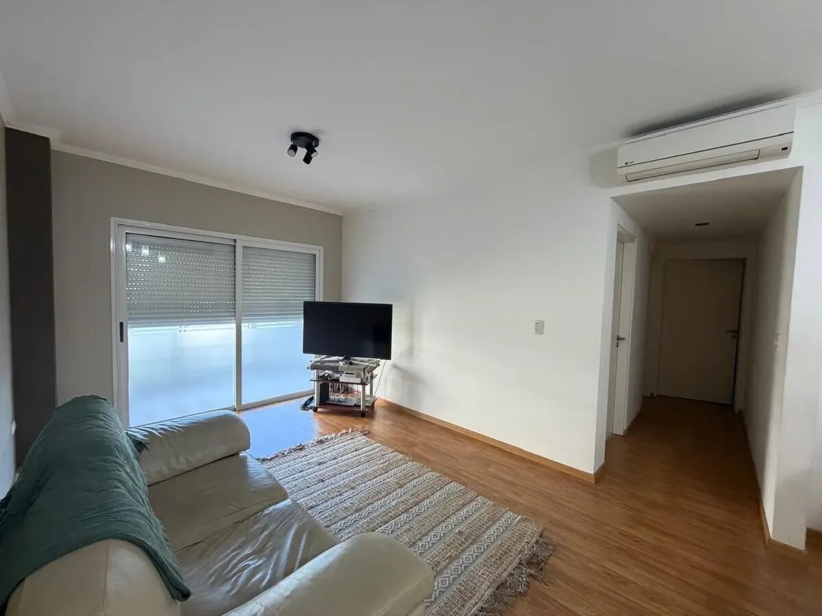 Departamento de 2 ambientes en venta en Villa del Parque, con cochera y baulera
