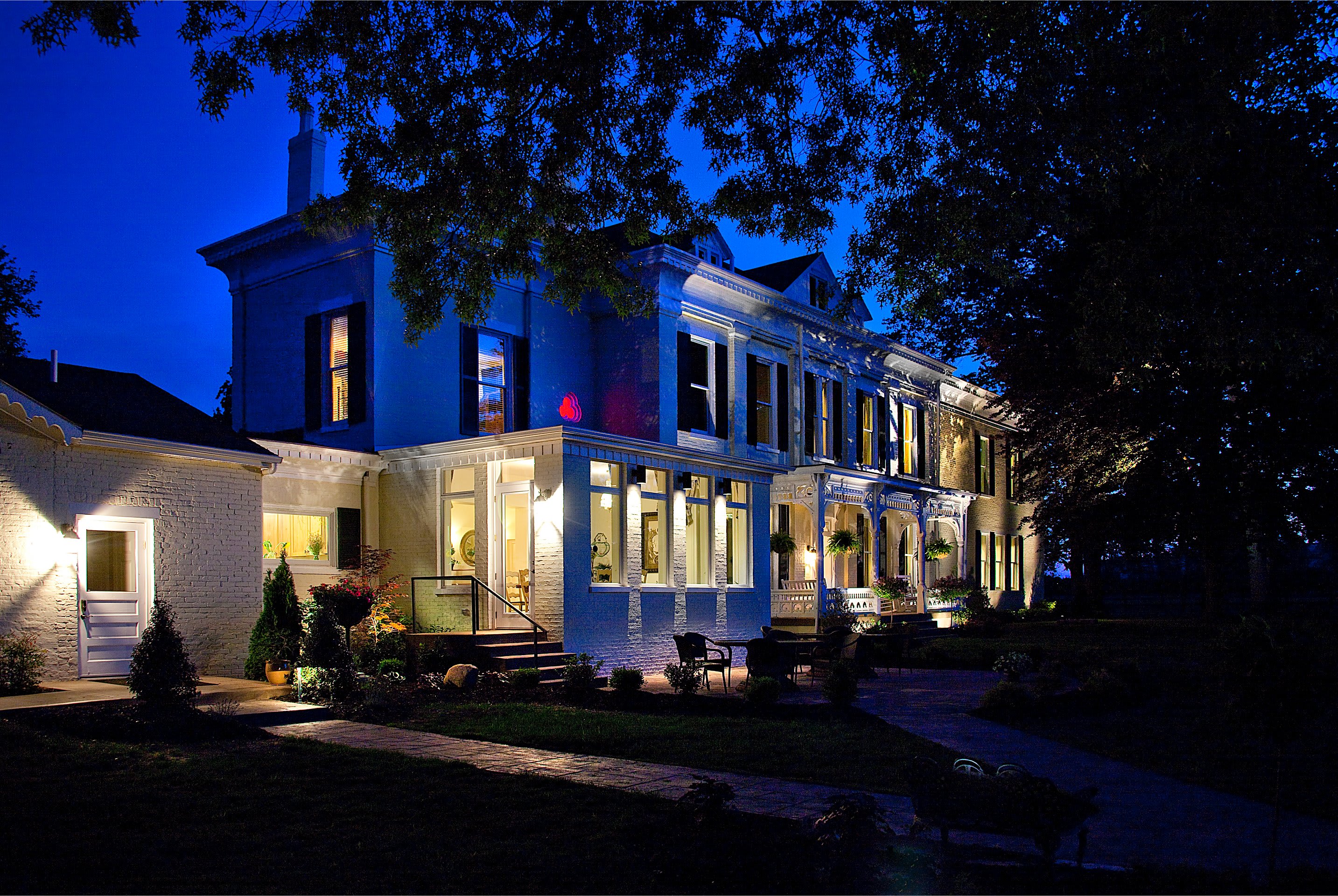 Riverside Inn mansion at sunset