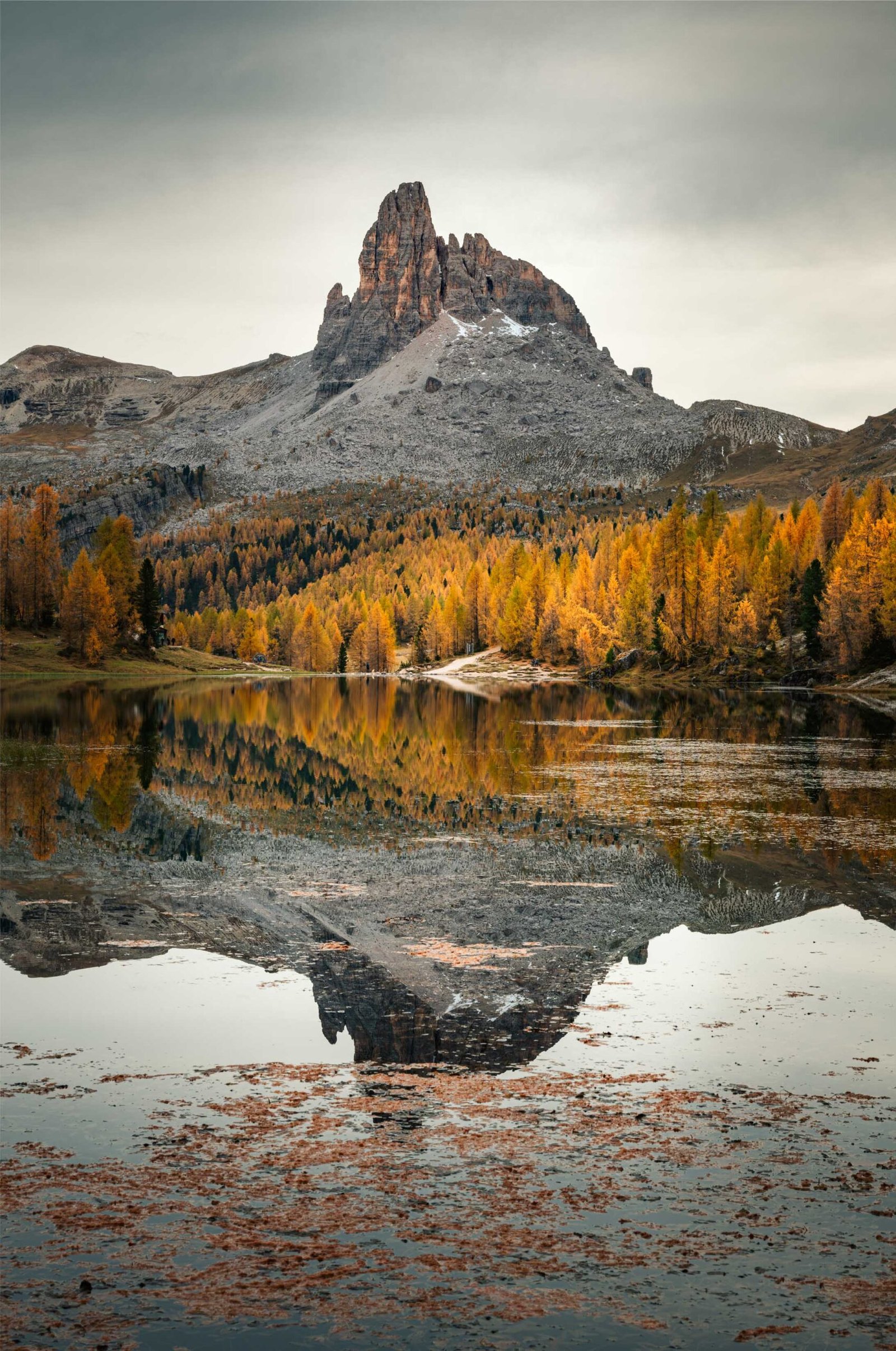 Croda da Lago reflection