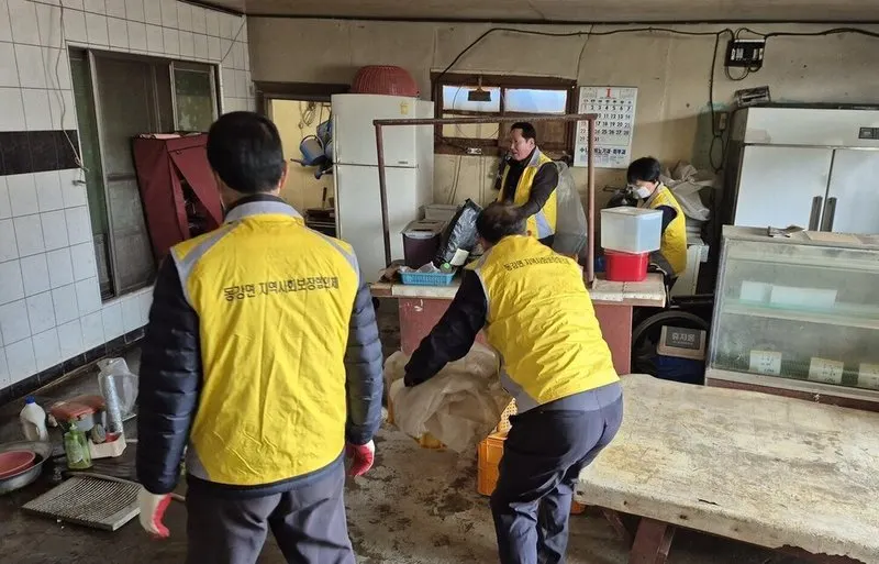 동강면지사협, 조부모 여의고 홀로 사는 학생 집 직접 청소