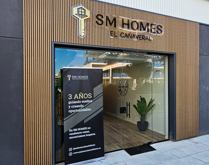 Fachada de la oficina de SM HOMES en El Cañaveral