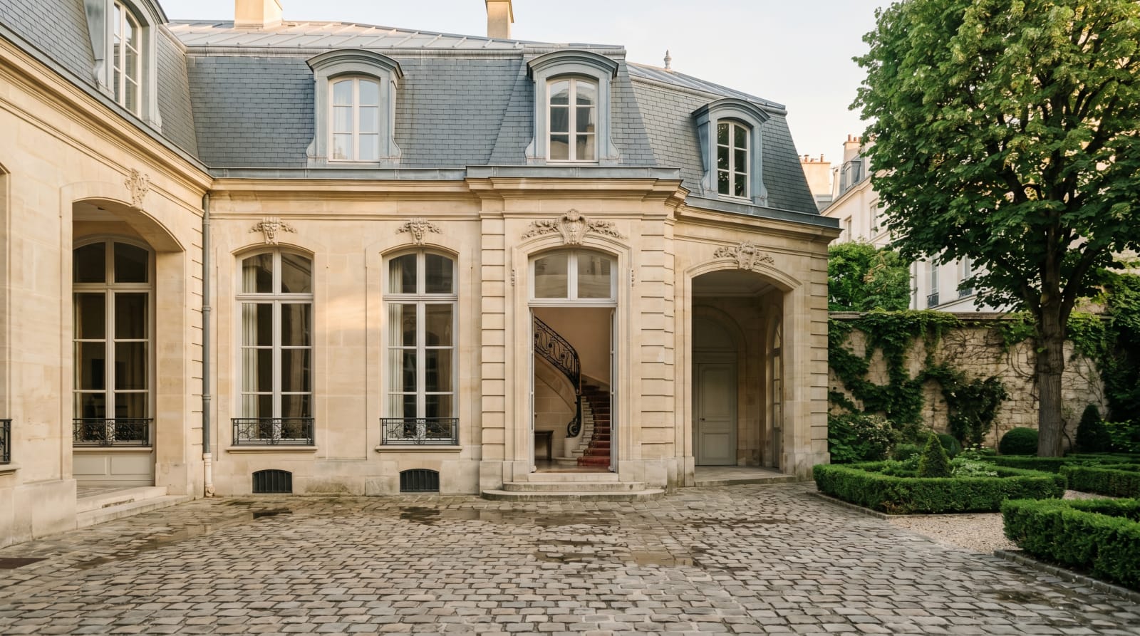 Vendre un bien d'exception sans le surexposer