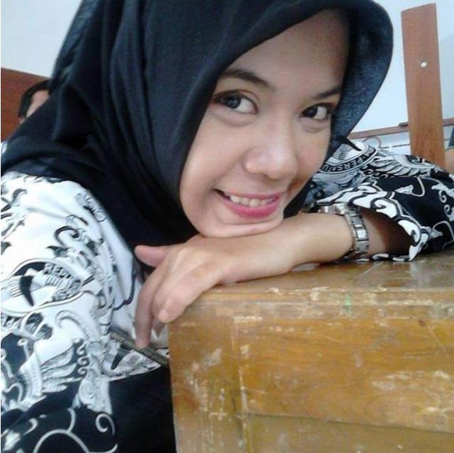 Ibu Inggit Prasetyo Utami, M.Pd — Kepala Sekolah SDN 01 Medono