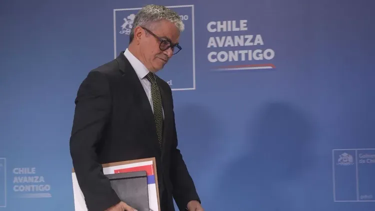 Mario Marcel sorprende y renuncia al Ministerio de Hacienda