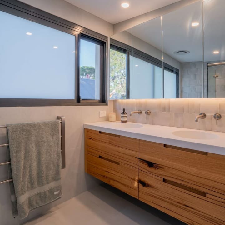 Rice Series Gloss Wall Tile installed