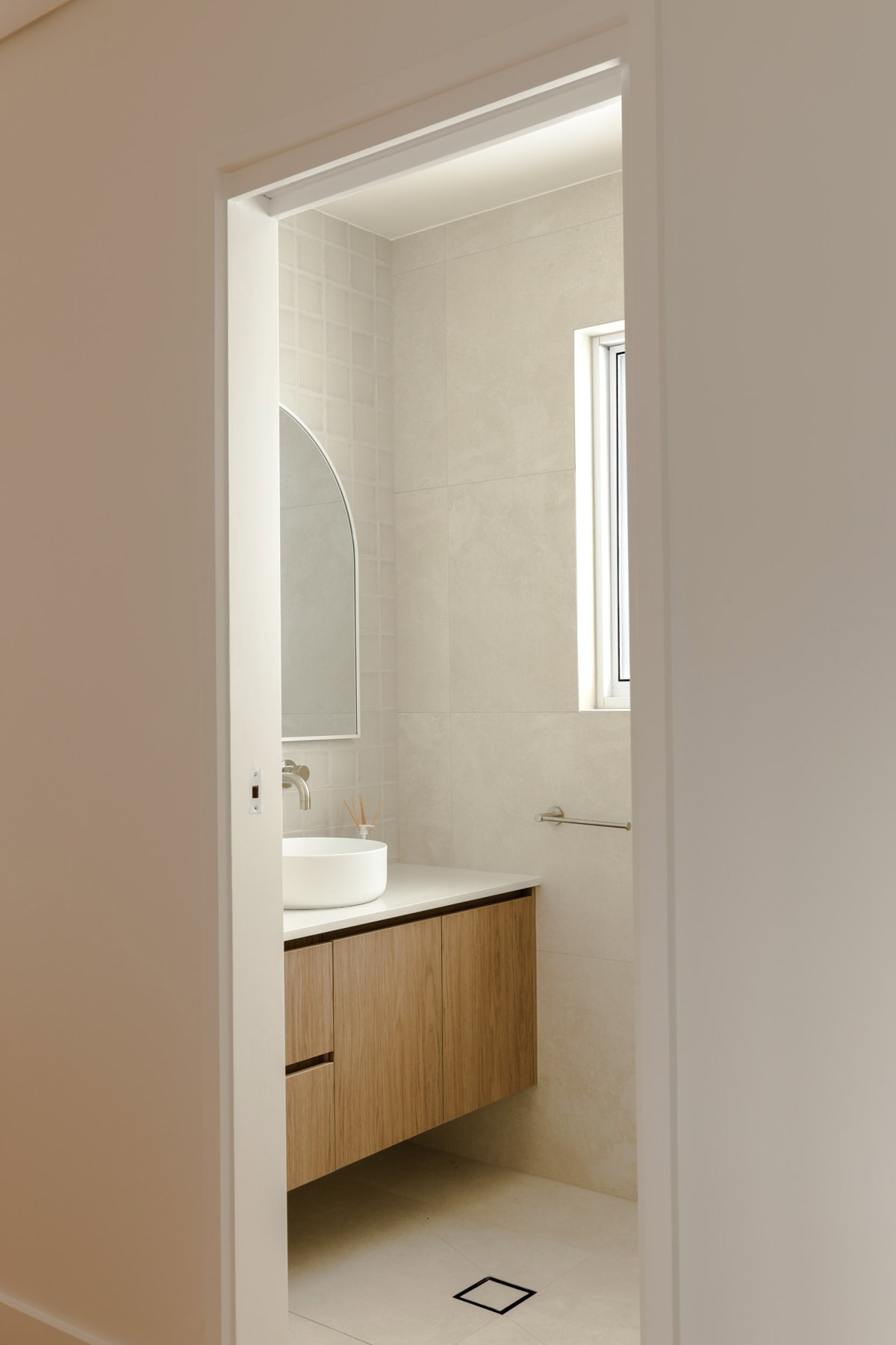 Inside The Sunset Place – A Modern Retreat of Texture and Tranquillity – Main Bathroom & Powder Room (8)