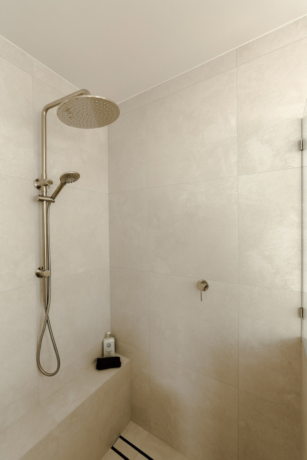 Inside The Sunset Place – A Modern Retreat of Texture and Tranquillity – Main Bathroom & Powder Room (4)