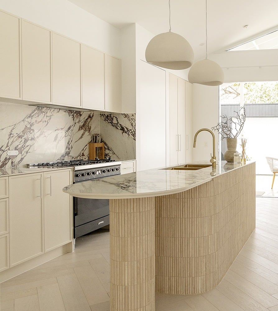 Paloma House – Kitchen Masterpiece: Arabescato Viola and Bamboo Flute Mosaic (2)