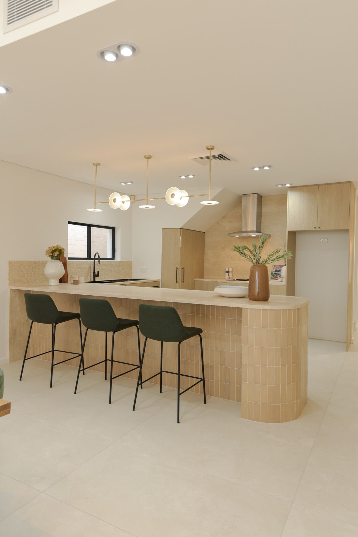 Arncliffe – A Bespoke Entertainer With World-Class Design Instincts – The Kitchen & Entertaining Spaces