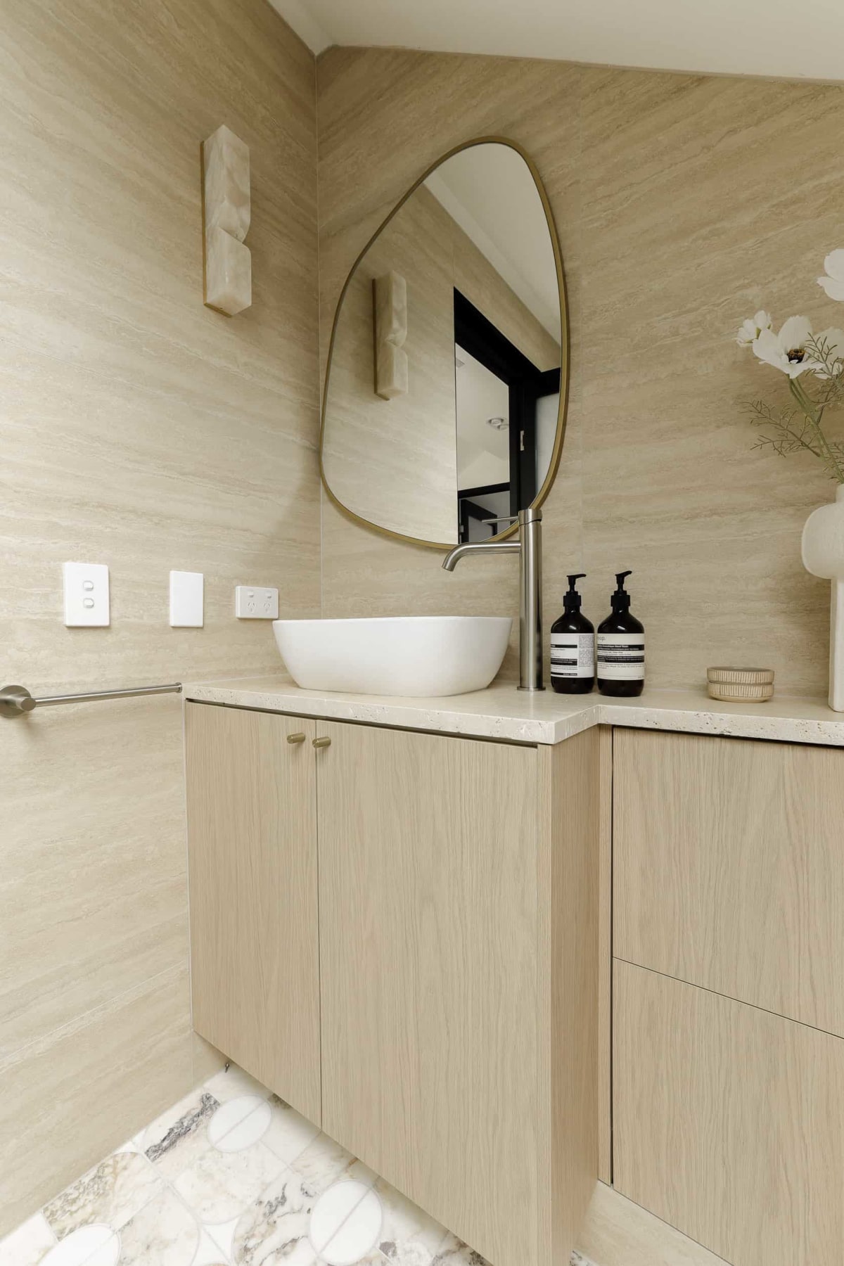 Arncliffe – A Bespoke Entertainer With World-Class Design Instincts – Bathrooms as Works of Art (10)