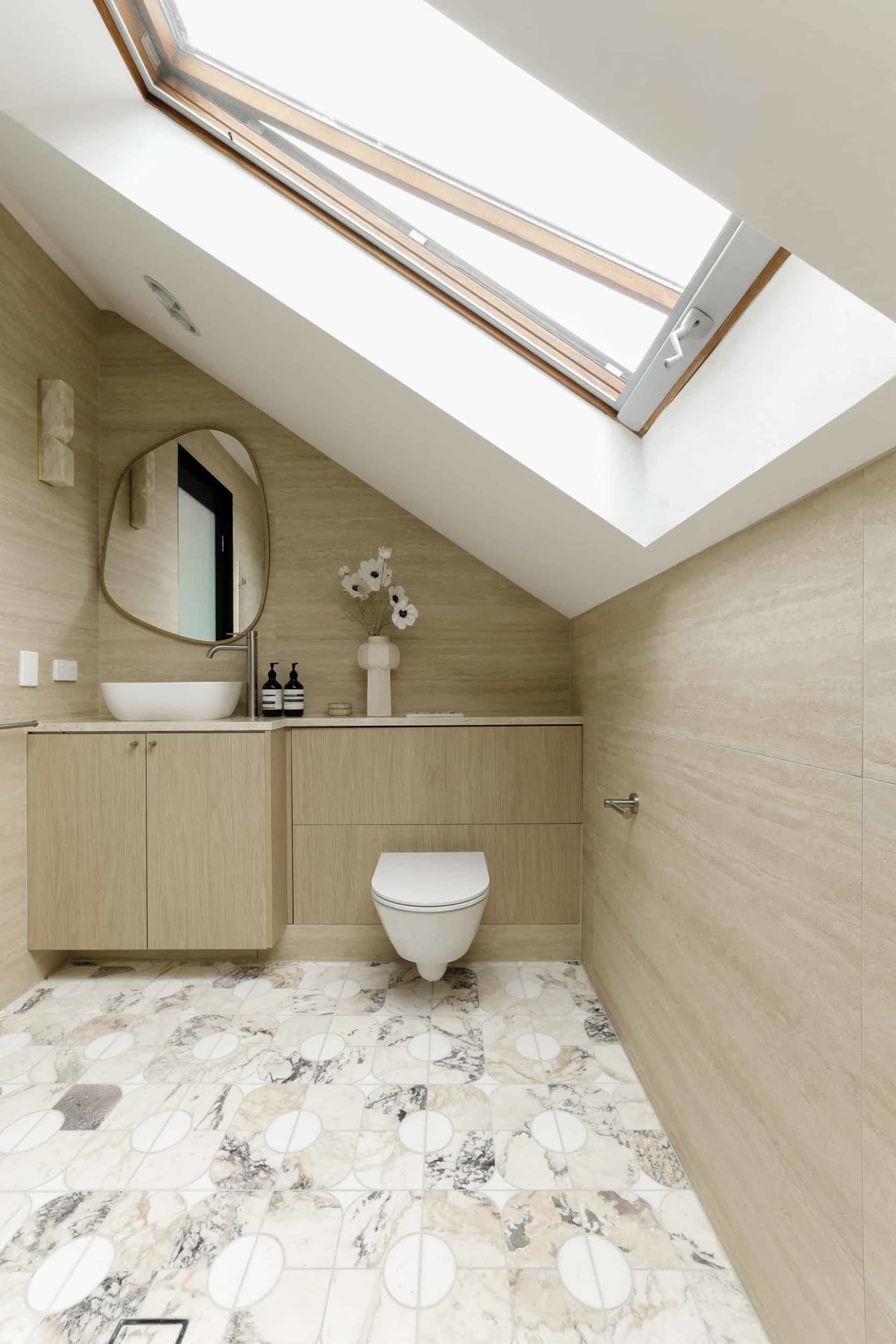 Arncliffe – A Bespoke Entertainer With World-Class Design Instincts – Bathrooms as Works of Art (8)
