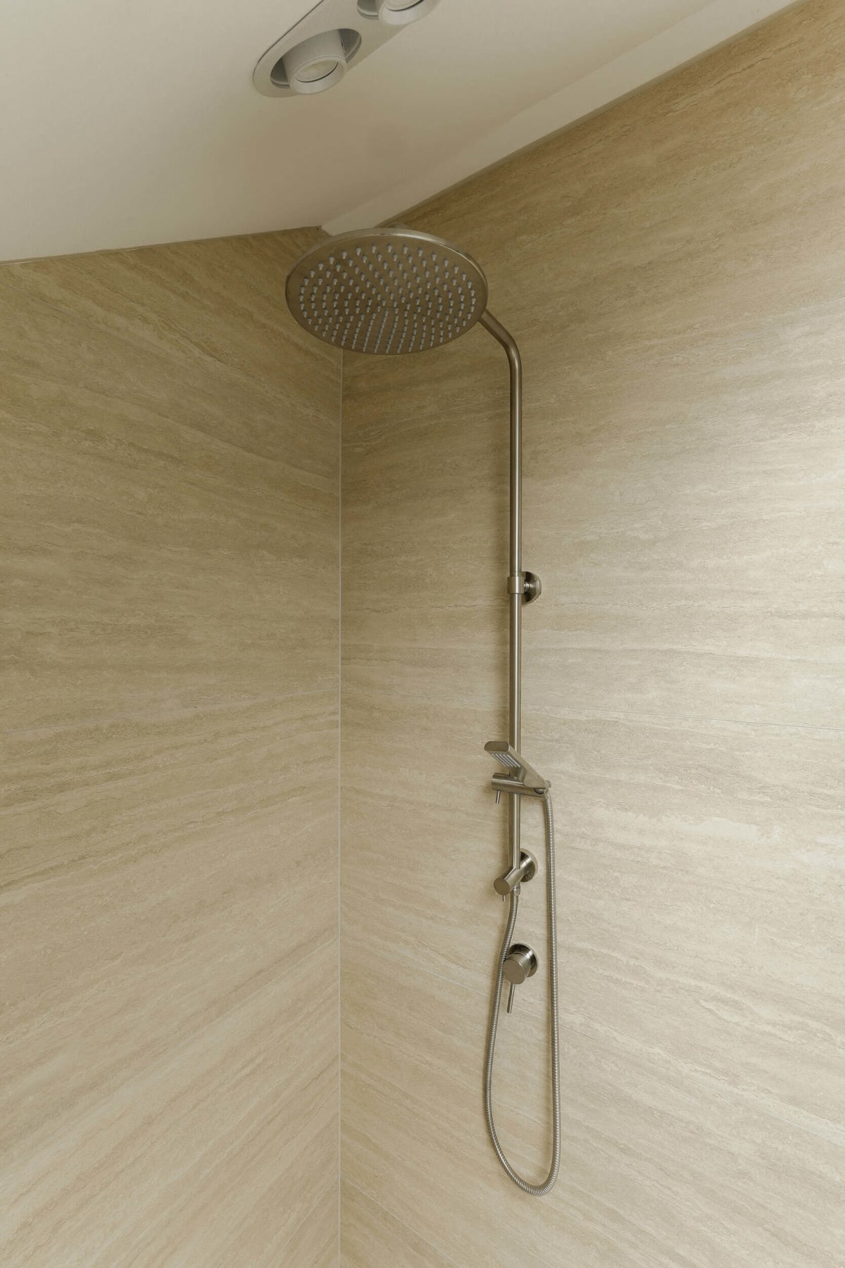 Arncliffe – A Bespoke Entertainer With World-Class Design Instincts – Bathrooms as Works of Art (9)