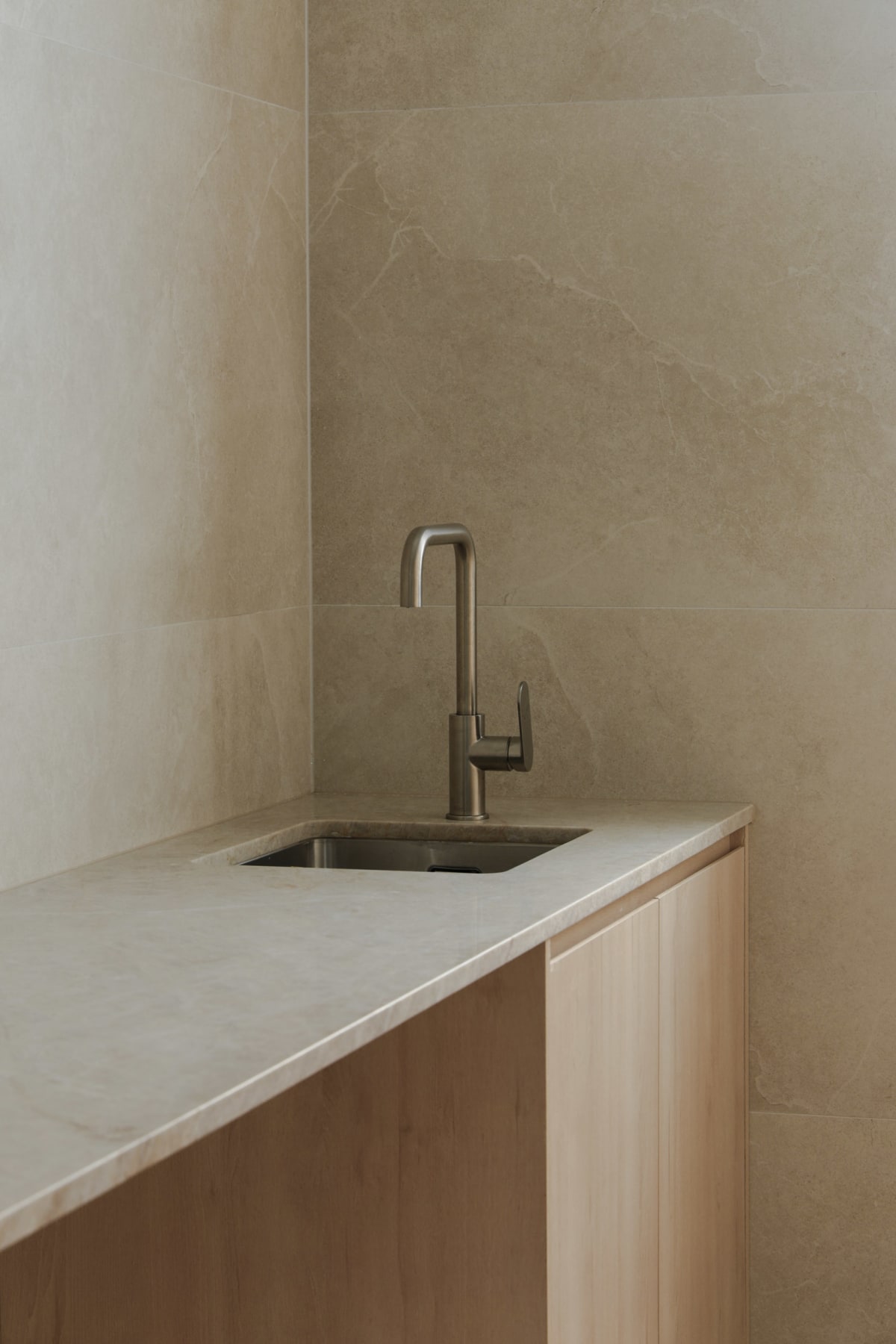 Modern Luxury Duplex in Sylvania – Limestone Look & Travertine Tiles Create Cohesion – Kitchen & Laundry – Natural Taj Mahal Quartzite