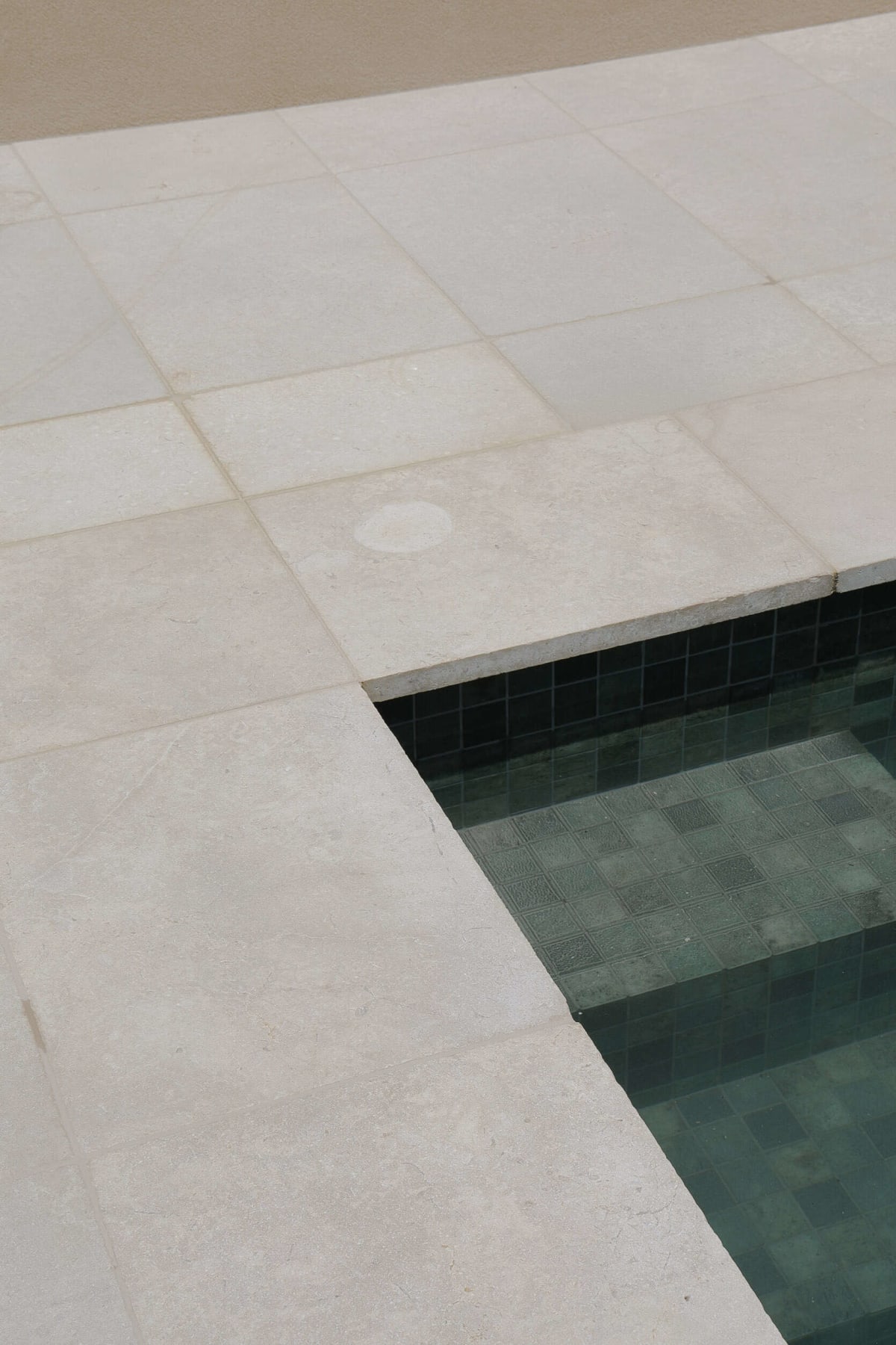 The Earlwood Project – Resort-Style Outdoor Areas with Limestone and Green Pool Mosaic Tiles