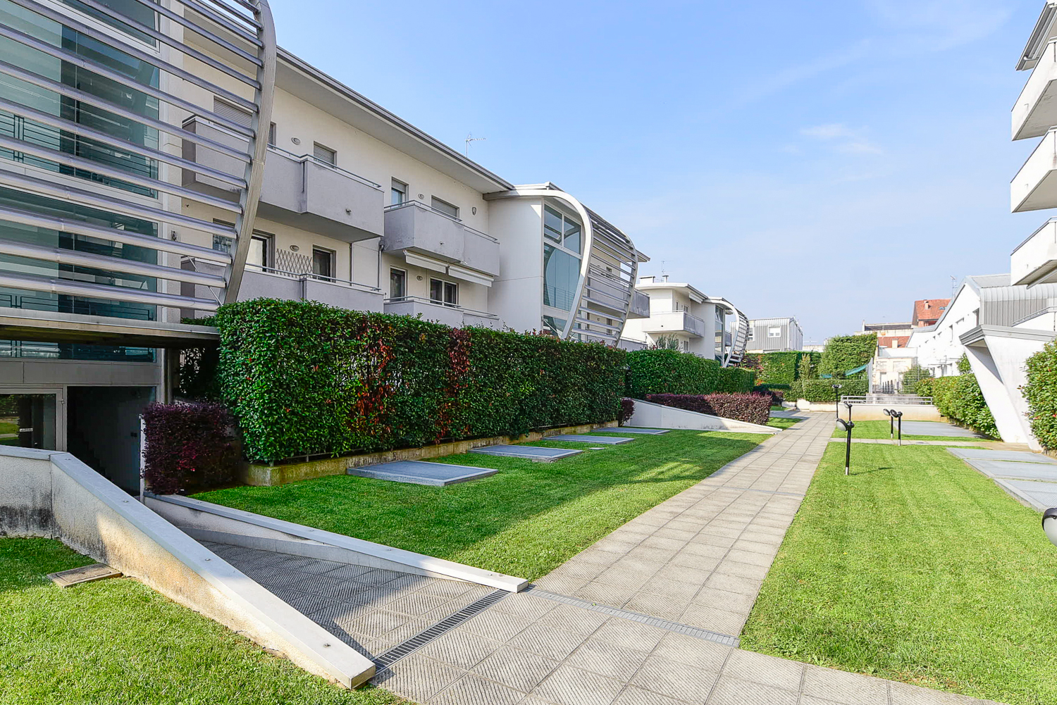 Bilocale via Victor Hugo 4, Consonno - Bivio, Seregno