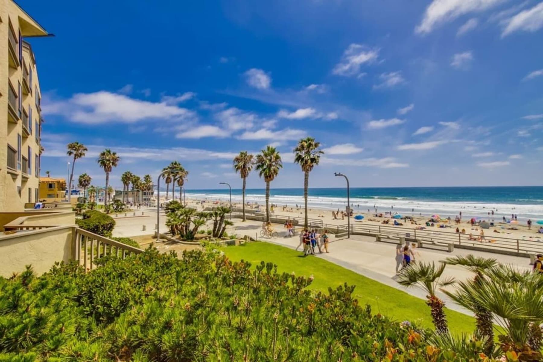 Heart of PB steps to beach plus garage parking 1